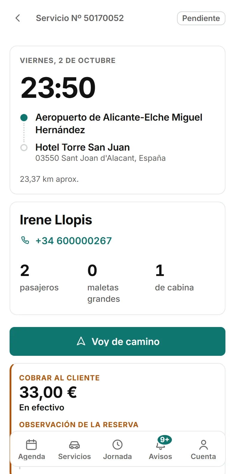 La ficha de un servicio en la app del conductor: la hora, el pasajero, la recogida y el destino, y el botón «Voy de camino».