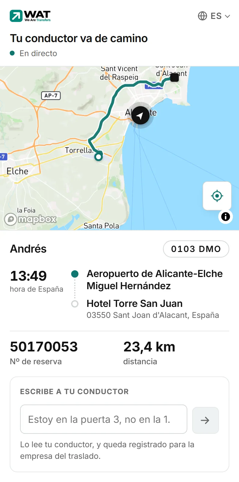 El enlace de seguimiento del pasajero en un móvil: «Tu conductor va de camino», en directo, con el coche en el mapa, el nombre del conductor, la matrícula, la hora y el trayecto, y un campo para escribirle una nota.