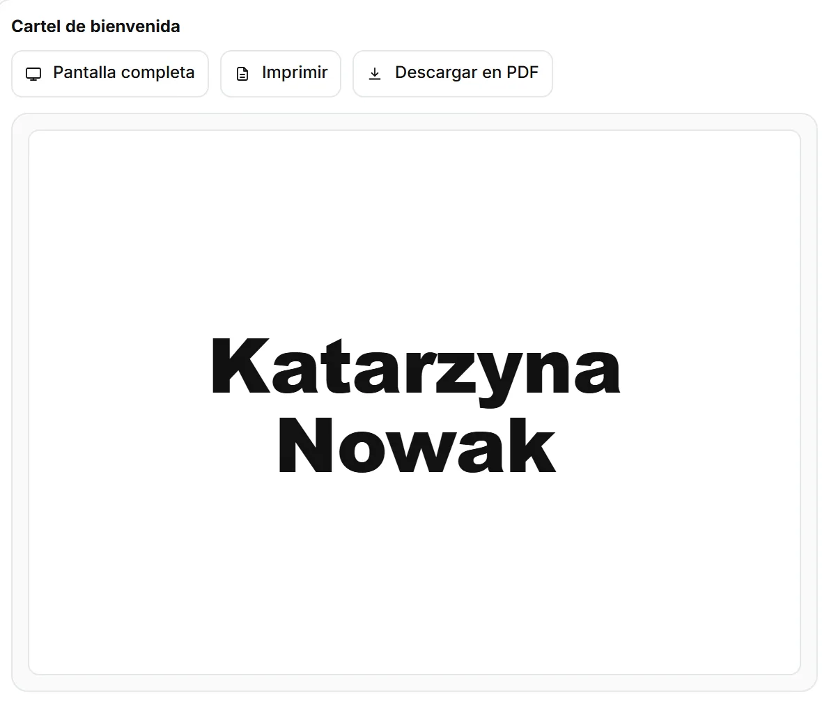 El cartel de bienvenida de un pasajero desde el portal del hotel: su nombre en grande y los botones para verlo a pantalla completa, imprimirlo o descargarlo en PDF.
