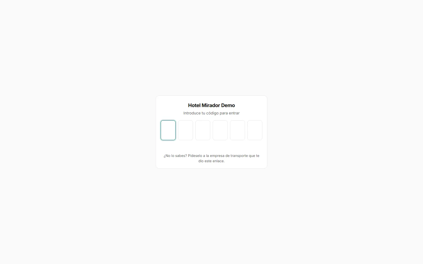 Lo que ve el hotel al abrir su enlace: el nombre del cliente, «Introduce tu código para entrar» y seis casillas.