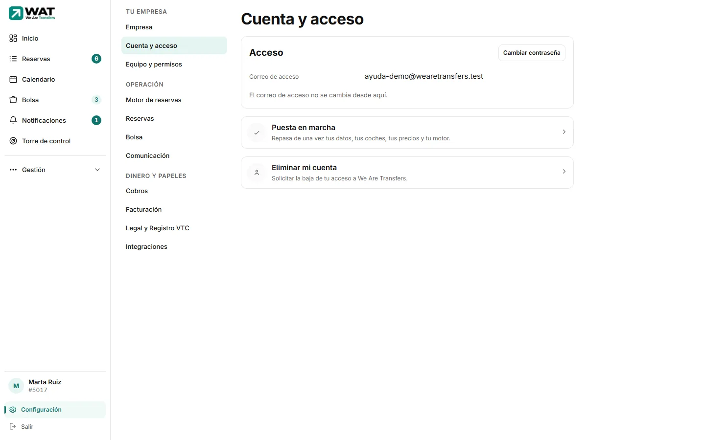 Configuración, sección Cuenta y acceso: tarjeta «Acceso» con el correo y el botón «Cambiar contraseña».