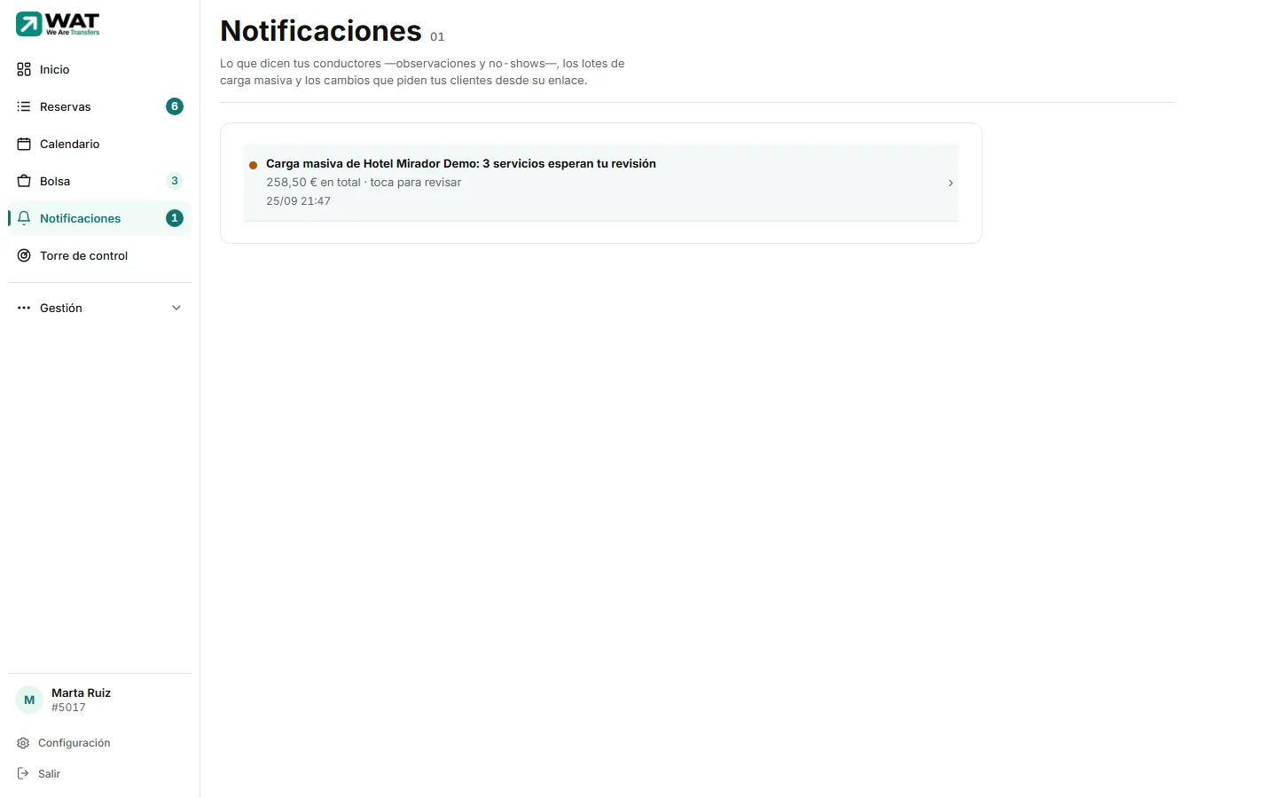Pantalla Notificaciones con la lista de avisos, cada uno con su punto de color, su texto y su fecha.