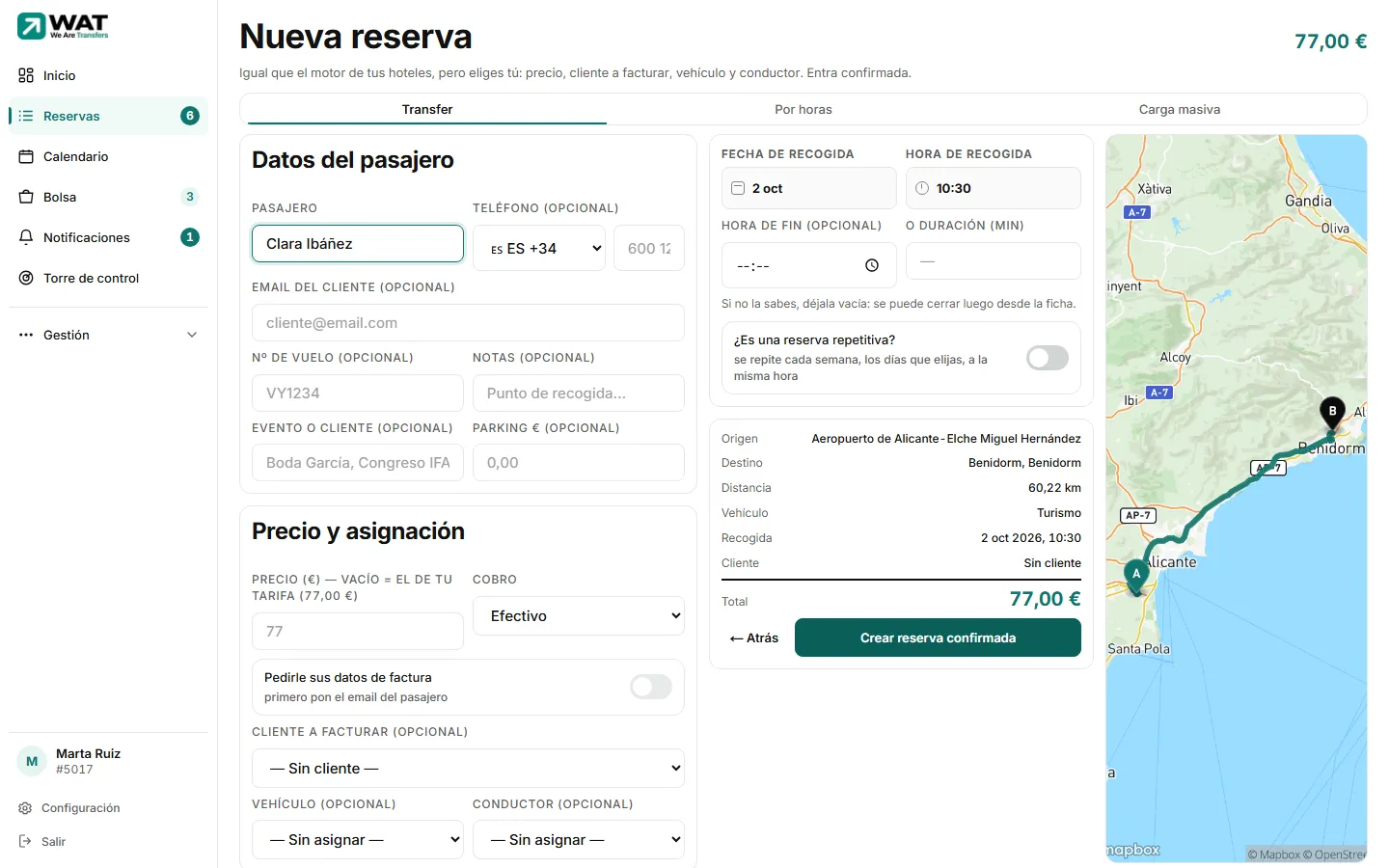 Nueva reserva con los datos del pasajero y el cobro a la izquierda y el presupuesto con su total y el botón «Crear reserva confirmada» a la derecha.