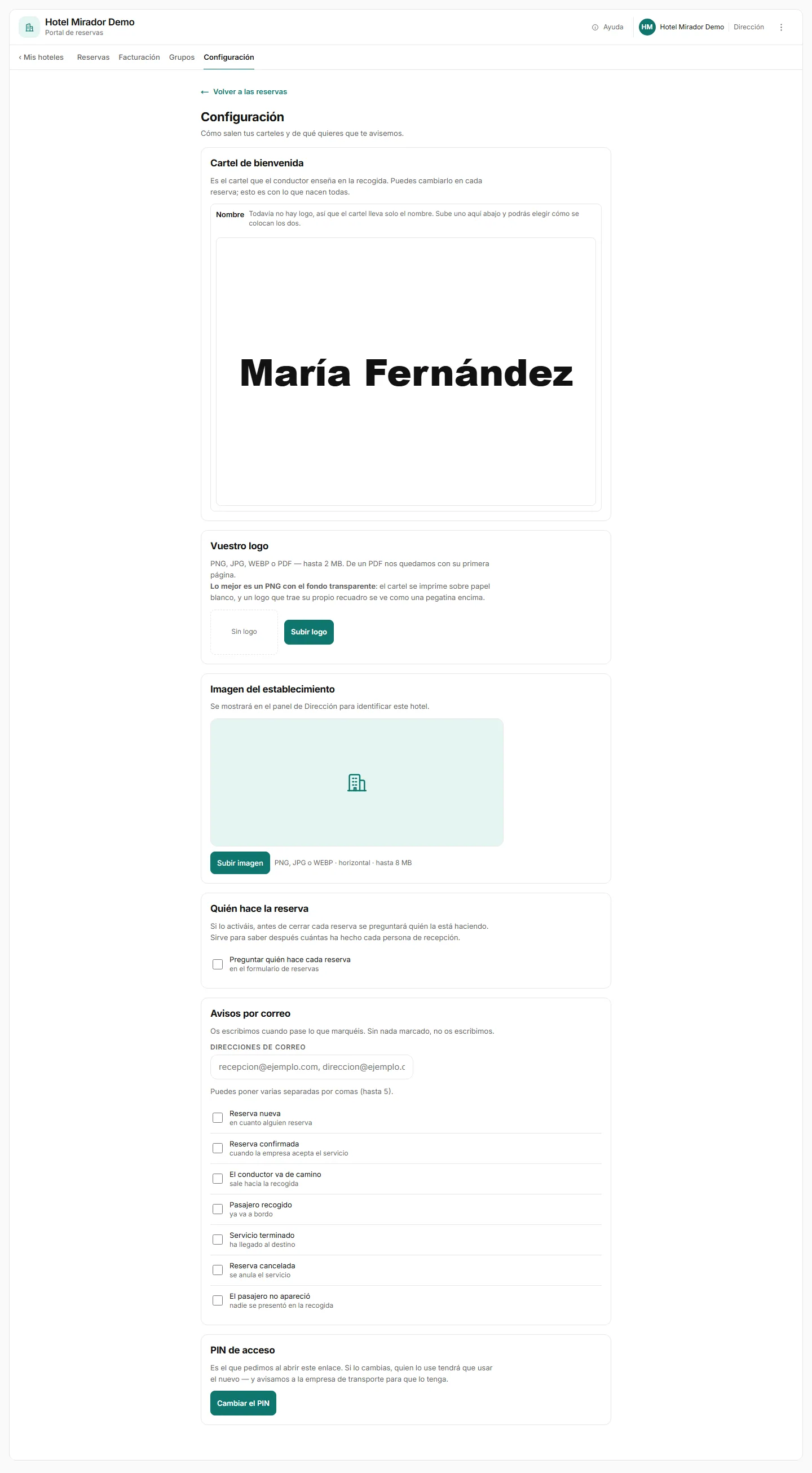 Pantalla «Configuración» del portal con las secciones Cartel de bienvenida, Vuestro logo, Imagen del establecimiento, Quién hace la reserva, Avisos por correo y PIN de acceso.
