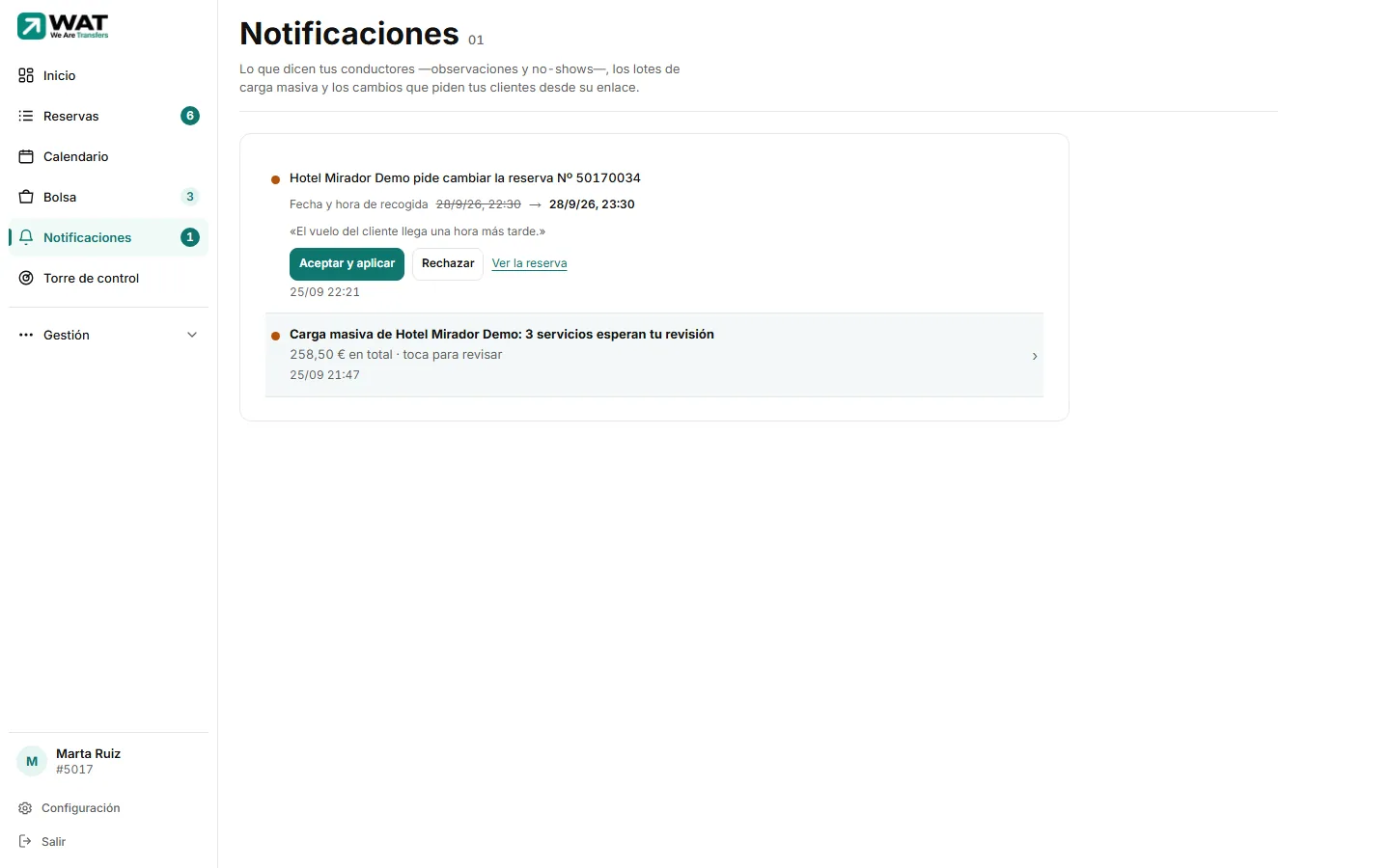Petición de cambio en Notificaciones con el antes y el después de cada dato y los botones «Aceptar y aplicar», «Rechazar» y «Ver la reserva».